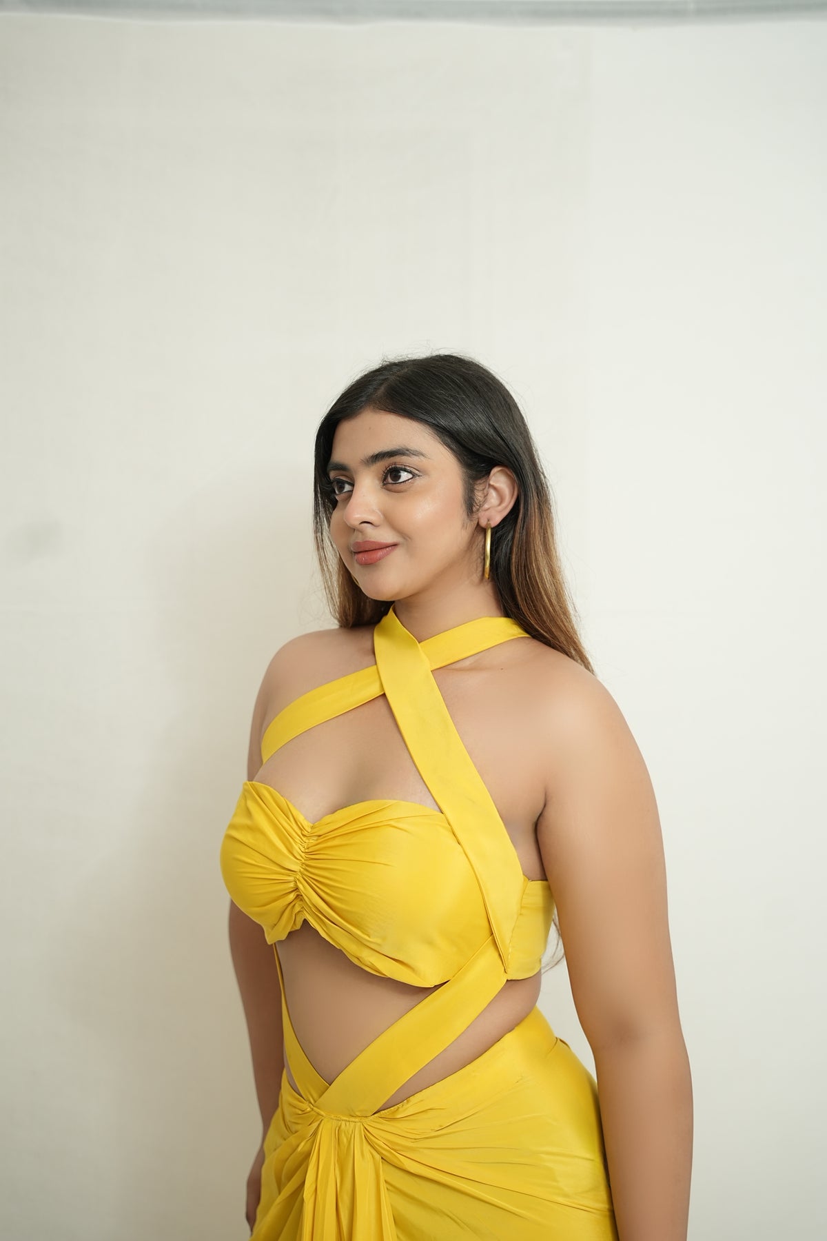 She found the sun | Yellow cut-out drape maxi dress