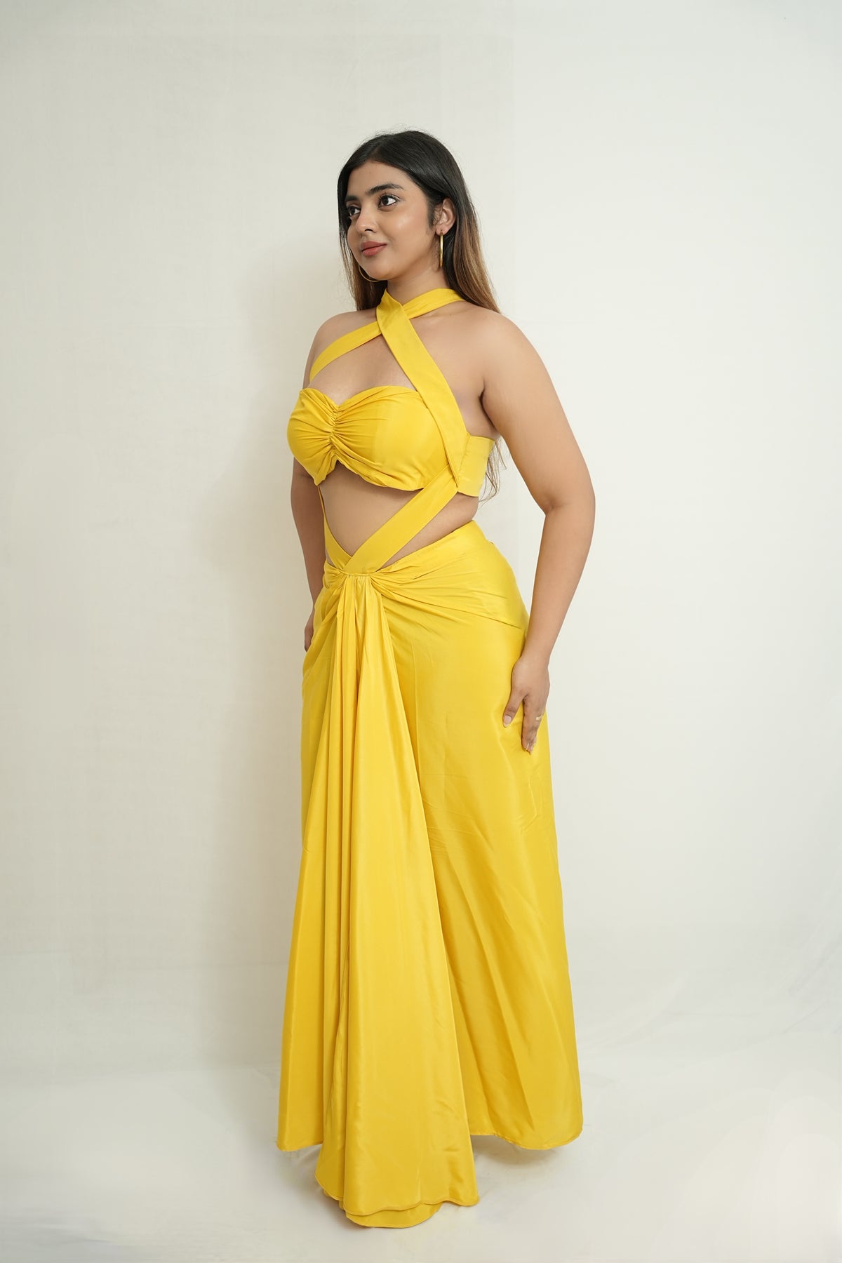 She found the sun | Yellow cut-out drape maxi dress